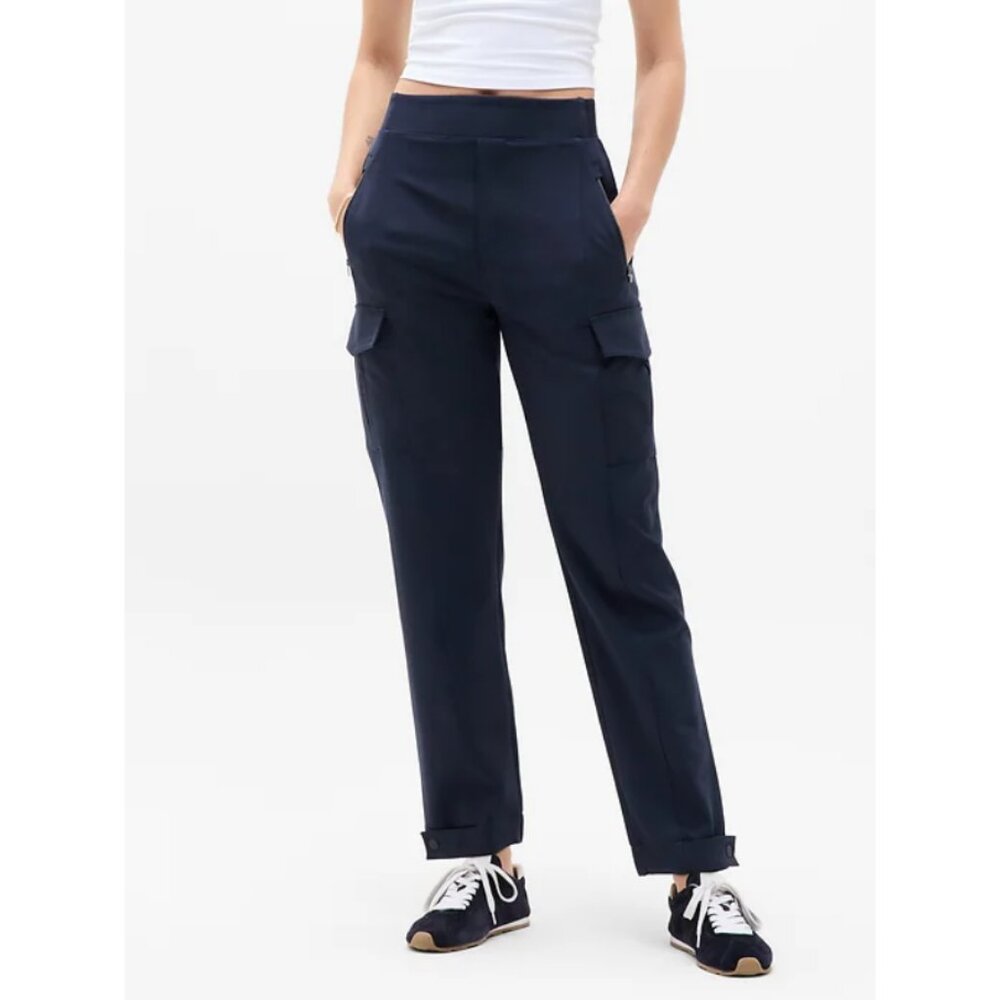 Athleta Sz. 6 Navy Endless High Rise Cargo Pant Athleisure Casual Comfort